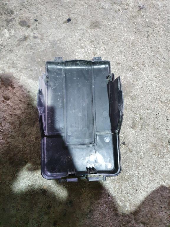 Крышка блока предохранителей