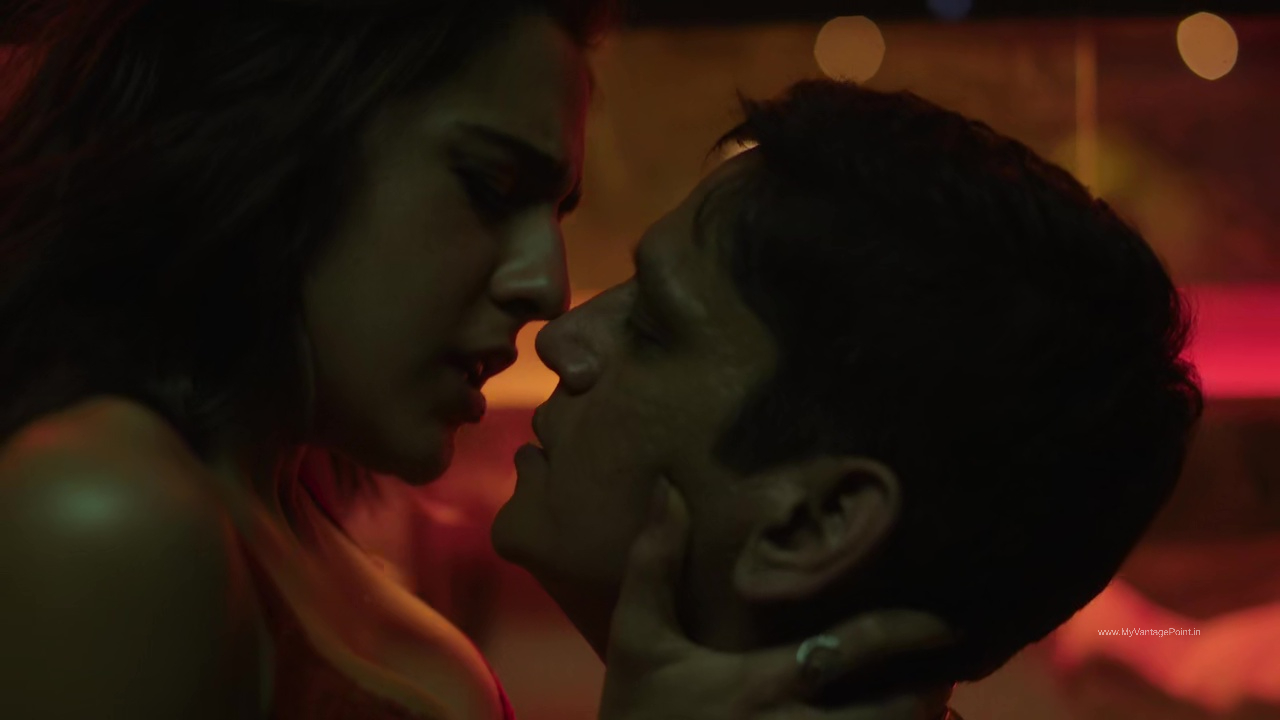 viral-sara-ali-khan-vijay-varma-scene-in-murder-mubarak-2024-movie