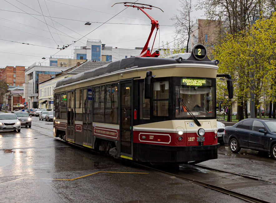 кабина старого трамвая. трамвай витязь санкт-петербург. берлин 2021. затор трамваев. трамвай санкт-петербург.