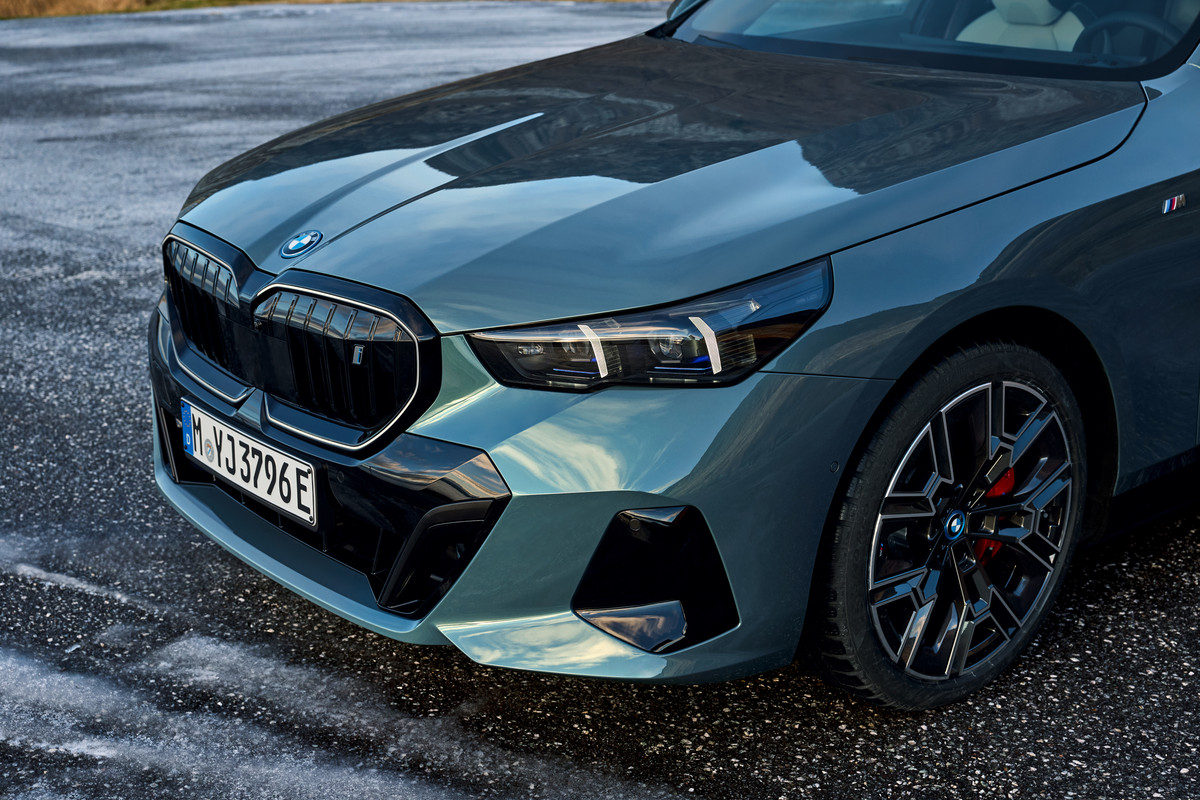 P90537291_highRes_the-new-bmw-i5-edriv