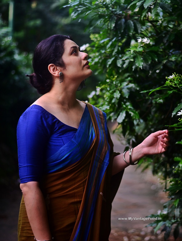 3-Girija-Oak-Godbole-in-Blue-Blouse-Saree-My-Vantage-Point