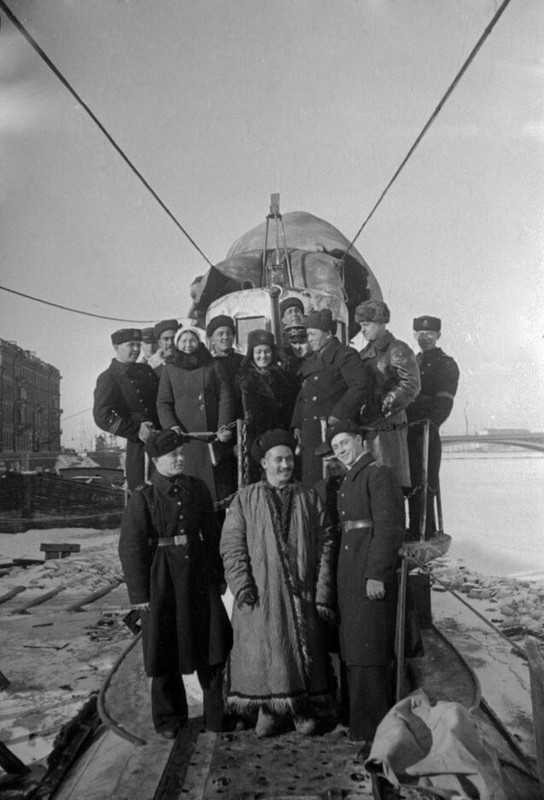 Щ-309 Делегация Туркменской ССР в гостях у подводников, 1943г..