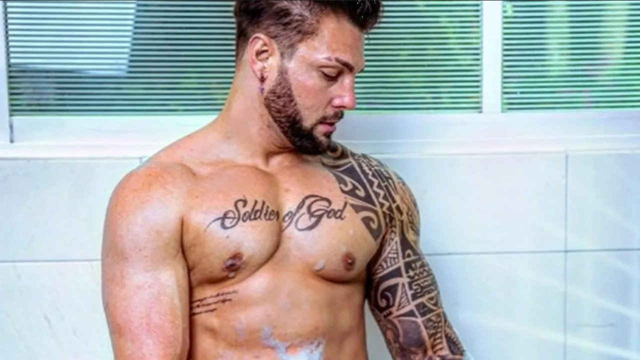 Nicola Porcella es captado bailando