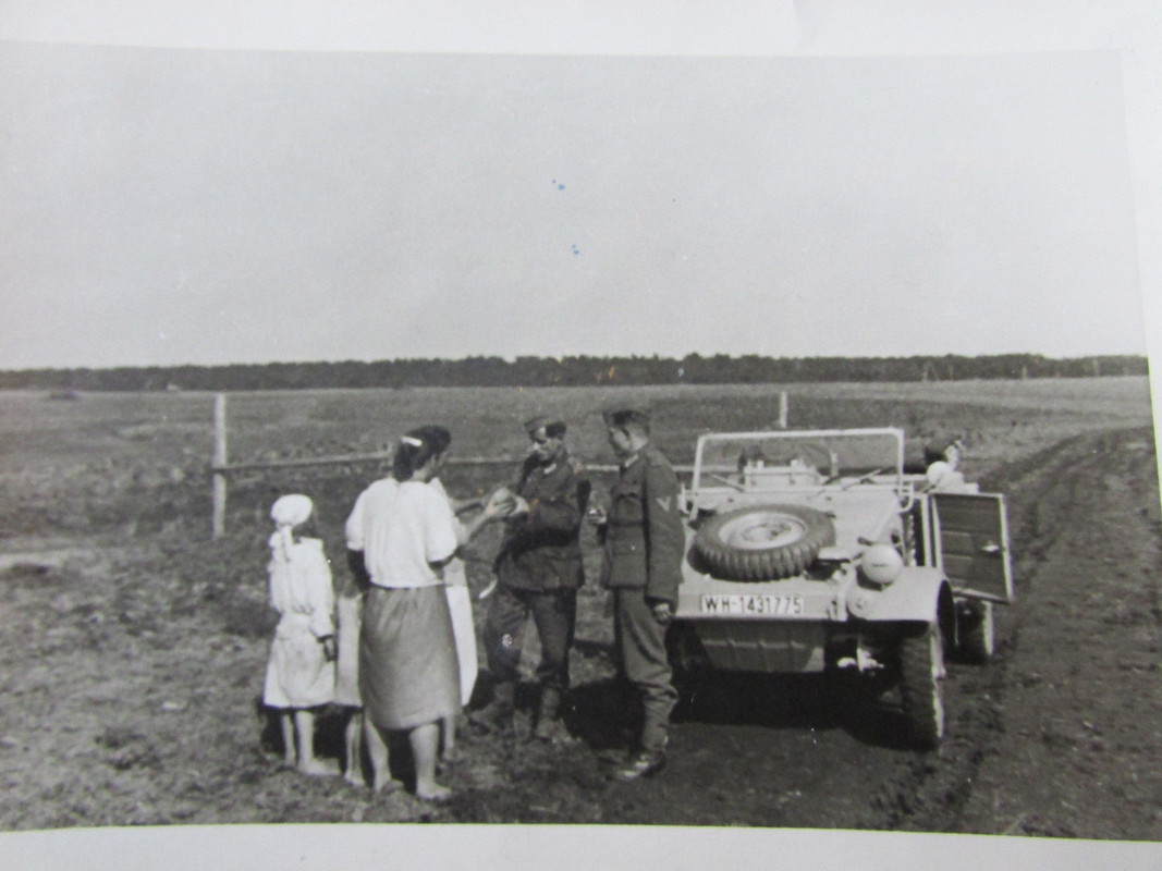 VW Kübelwagen des Heeres , bei Stalino Rußland August 1943