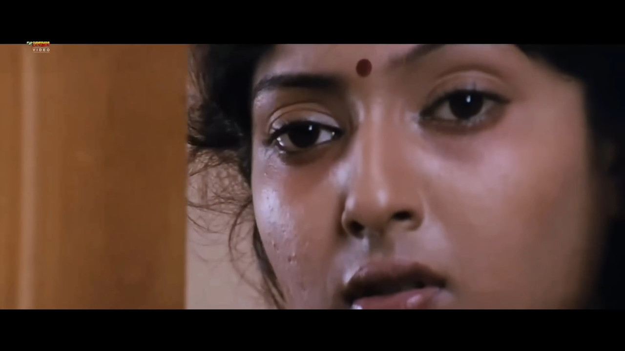 Gayathri Raghuram Hot Sexy navel show from Vikadan.mkv_snapshot_00.25.422