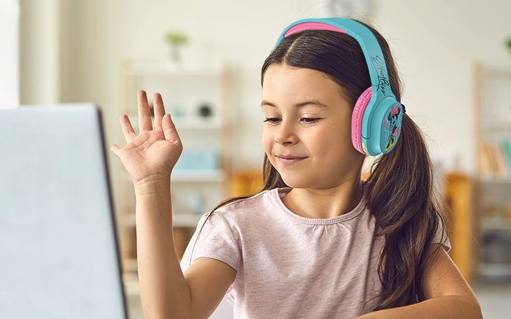 Audífonos para niños Xtech con el diseño de la edición especial de Minnie Mouse.