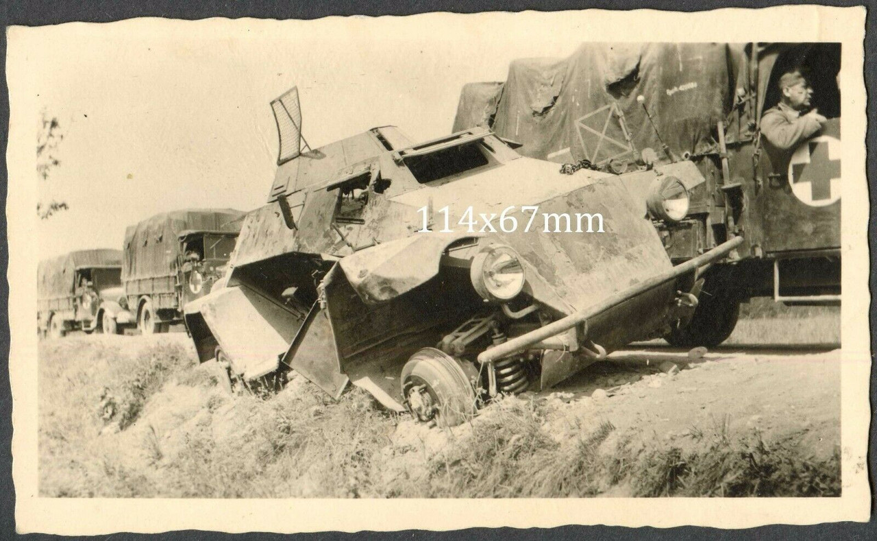 Zerstört Leichter Panzerspähwagen Sd.Kfz. 222 - LKW Sanitärwagen