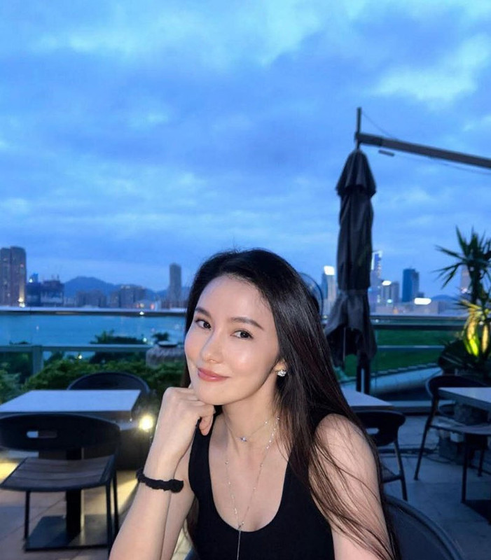 5香港中文大学 Audrey Ning 企业经理私下化身 (4)