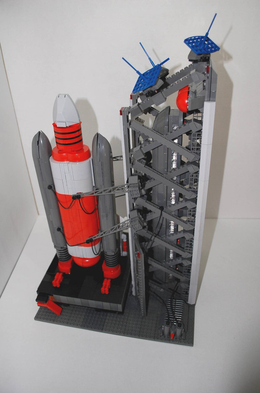 Lanzadera Challenger y torre de lanzamiento 08