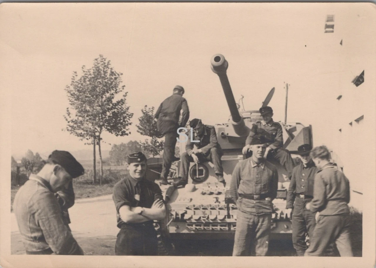 Foto Schwere Panzer Abteilung Panzer 4 Neuausführung FRA 1943 44 02 (MBF 99)