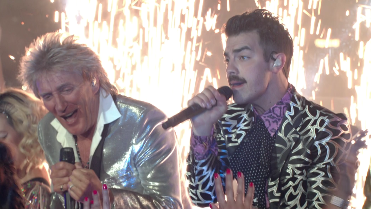 18. Rod Stewart & DNCE - Da Ya Think I'm Sexy[(0