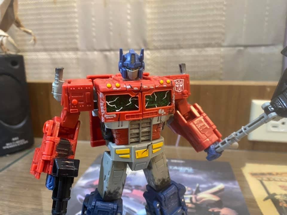 09-Premium-Finish-WFC-01-Optimus-Prime