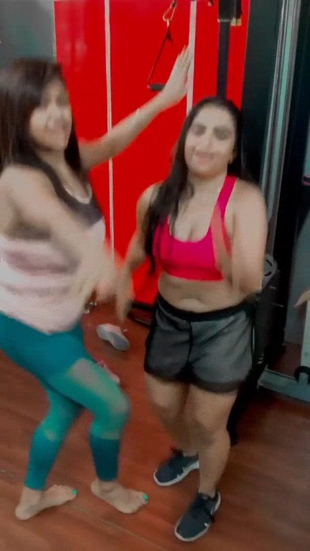 Sexy Desi Girl Big Deep navel in workout dress.divx_snapshot_01.24.681