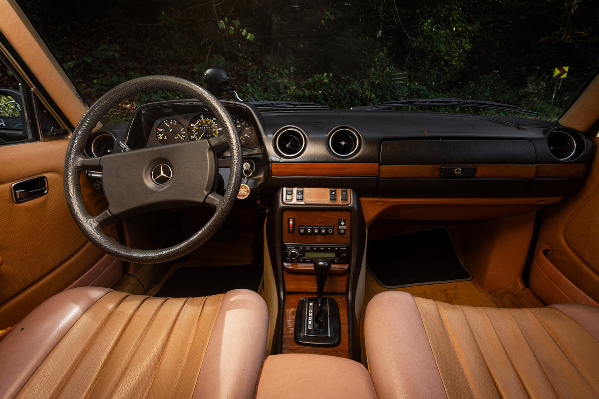 241102-Mercedes_W123_300D_075