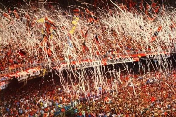 Torcida do Flamengo vibrando