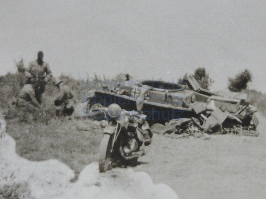 Foto zerstörter dt. Panzer evt. PzKpfw  Turm weg