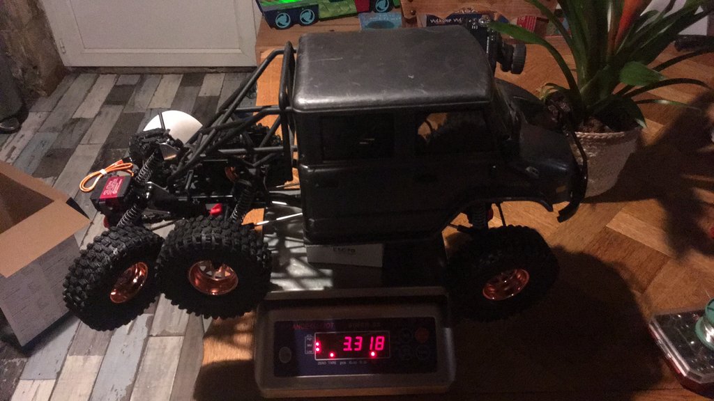 UMG 6x6 Axial IMG-2384