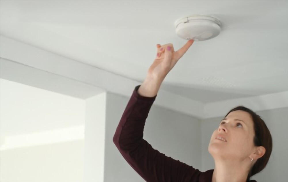 smoke alarm safety check