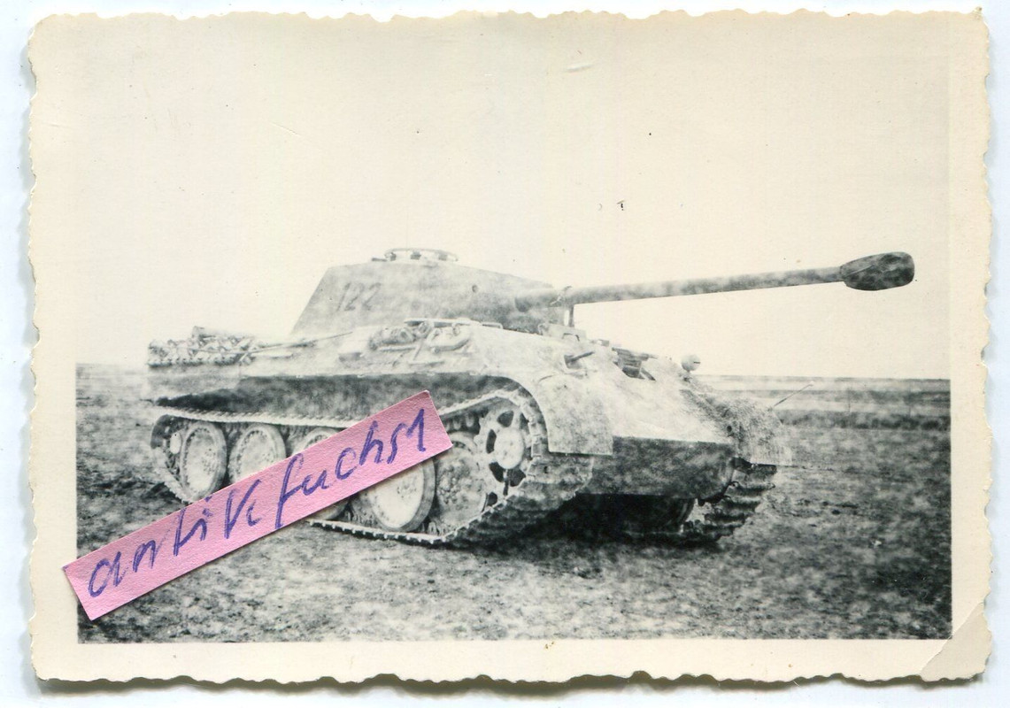 Foto schwerer Panzer vom Typ V PANTHER mit 122 an der Westfront im März 1944