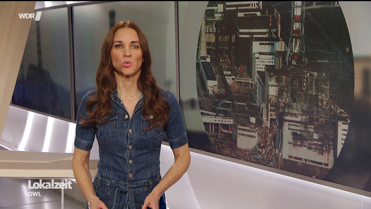 Kristina Sterz WDR Lokalzeit OWL 24 04 2026 90X Caps 25