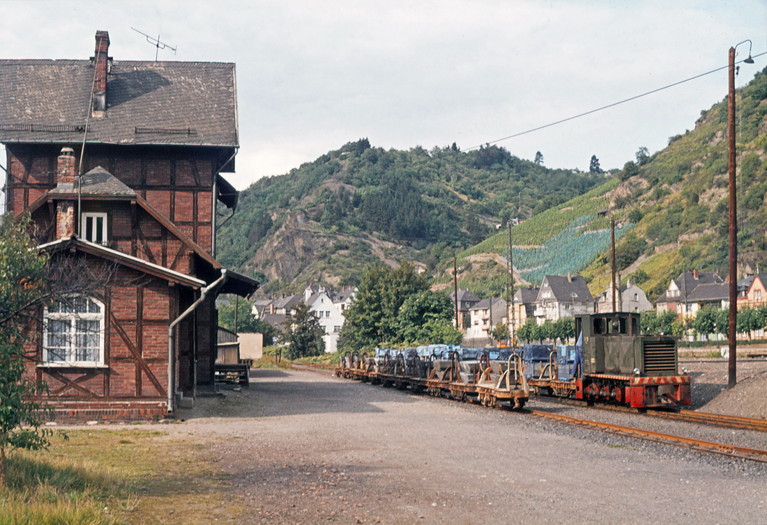 V 18 der Nassauischen Kleinbahn am 19 09 77 in Braubach (2)