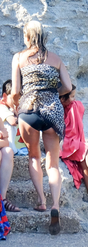 Kate-Moss-UpskirtSTARS.com-1024x1536 (7)