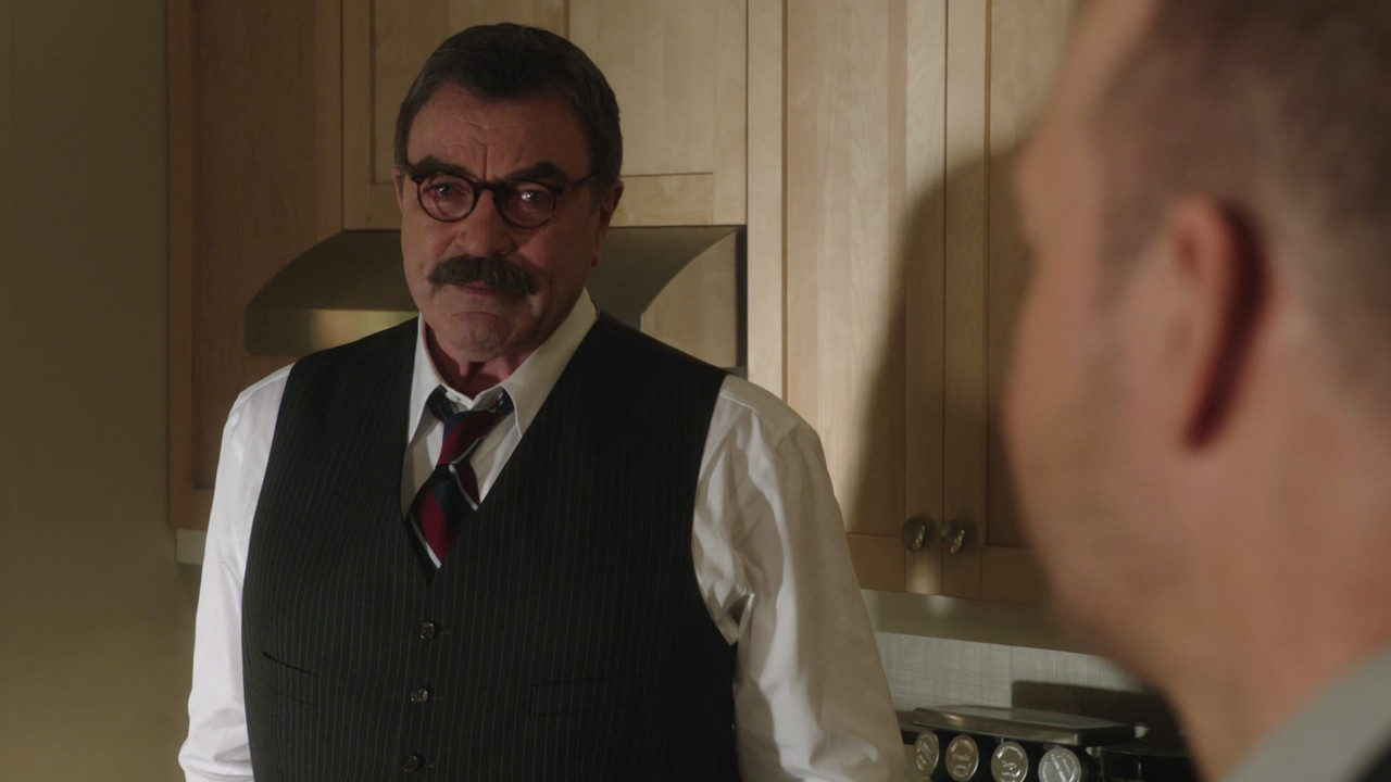 Blue Bloods (2010) - S08E01 - Cutting Losses (1080p WEB-DL x265 