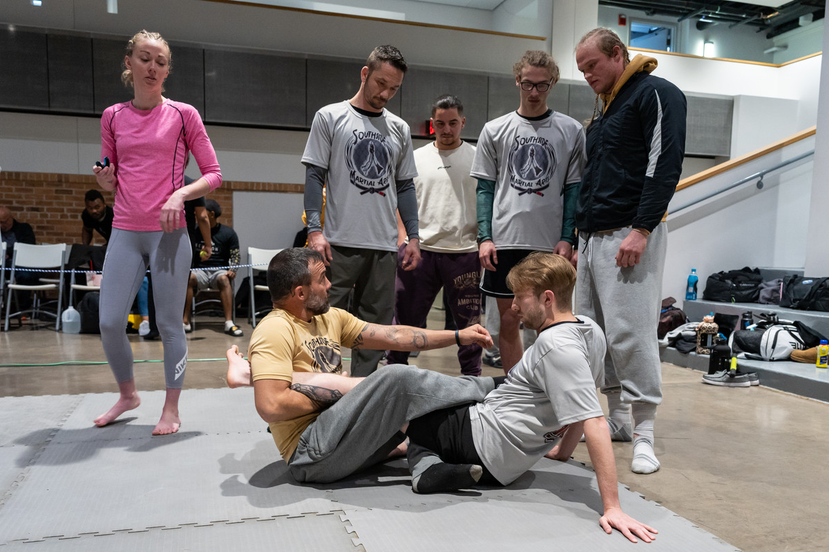 leginassrt-142_jiujitsupractice