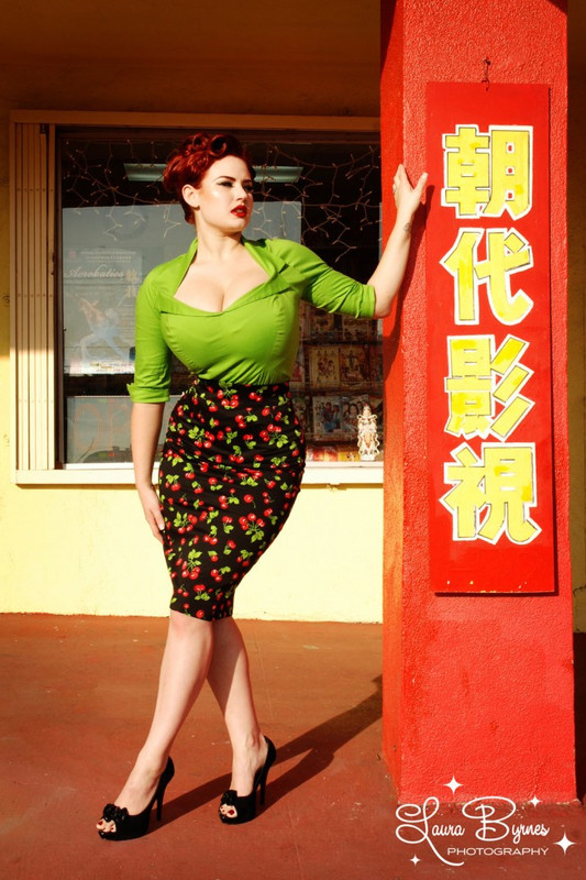 http://www.pinupgirlclothing.com/media/catalog/product/cache/1/image/650x/040ec09b1e35df139433887a97daa66f/p/c/pc-pen-n-bk-chy_02.jpg