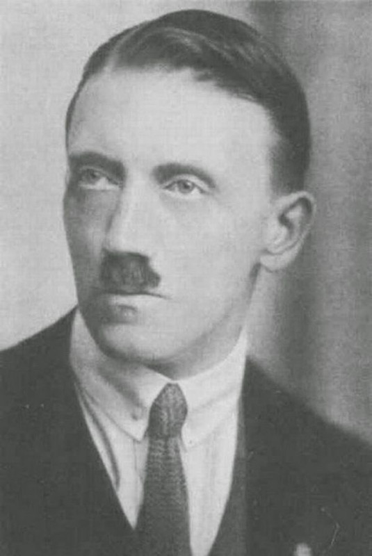 Adolf-Hitler-33