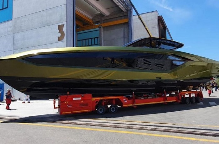 superyacht mewah pabrikan Lamborghini senilai 3,6 juta USD milik Connor McGregor.