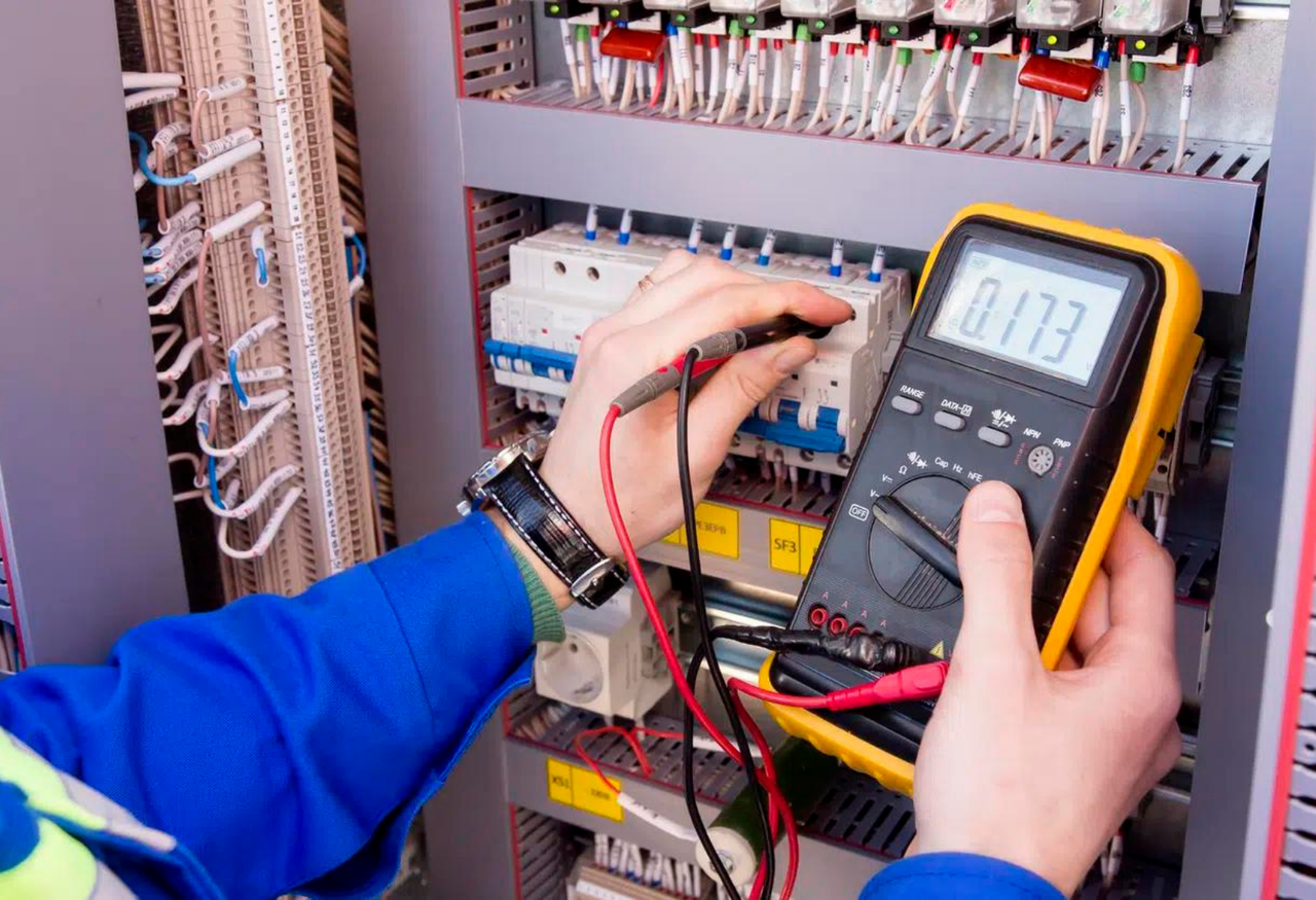 Instalación de tableros eléctricos y automatización en general
