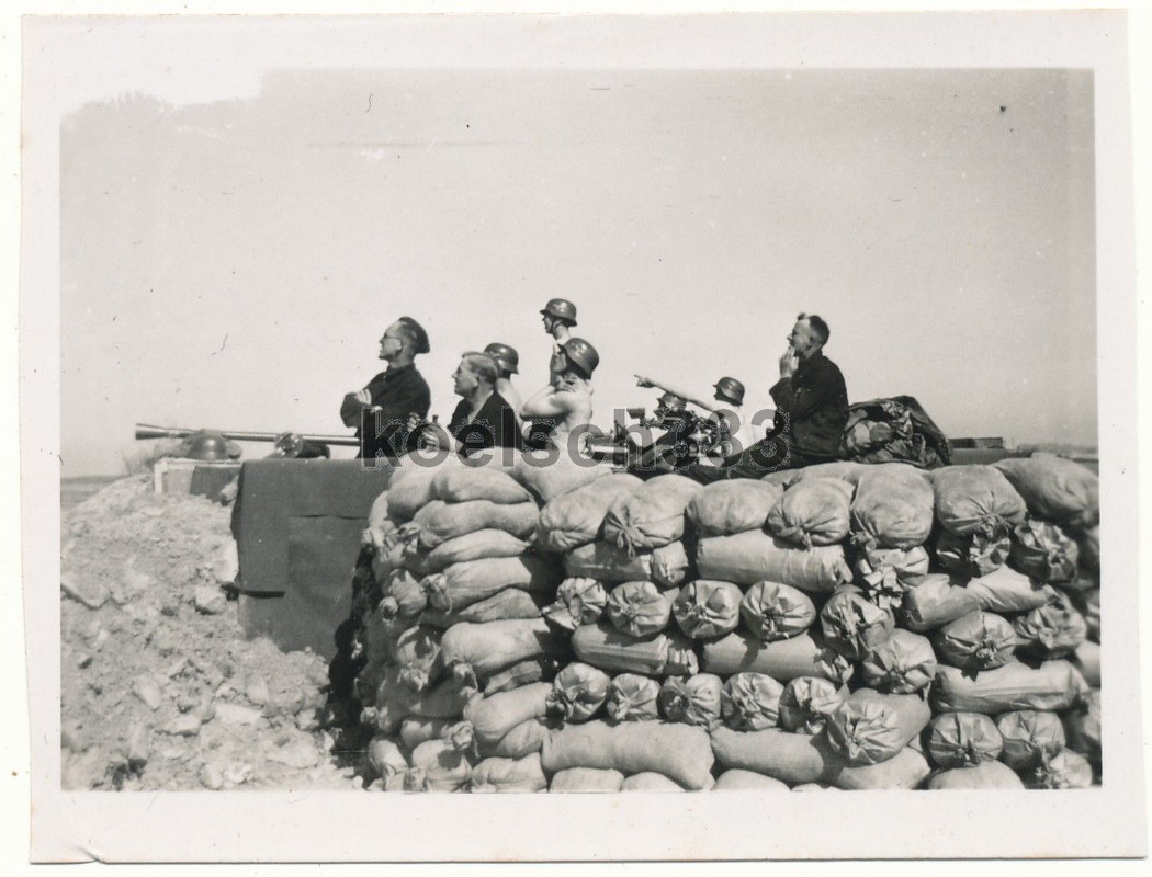 Foto Frankreich Atlantikwall Sandsack Bunker Flak Geschütze RAF Fliegerangriff