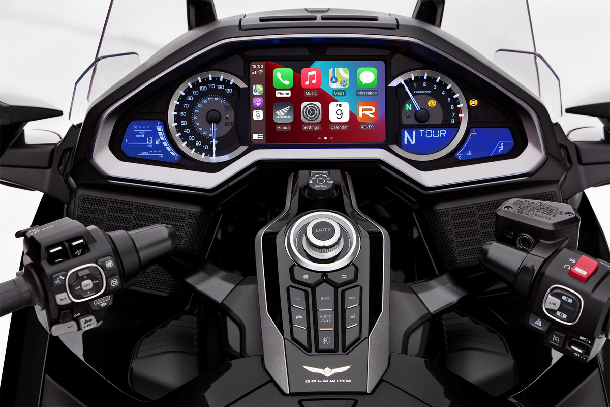 413842_23YM_HONDA_GOLD_WING_TOUR