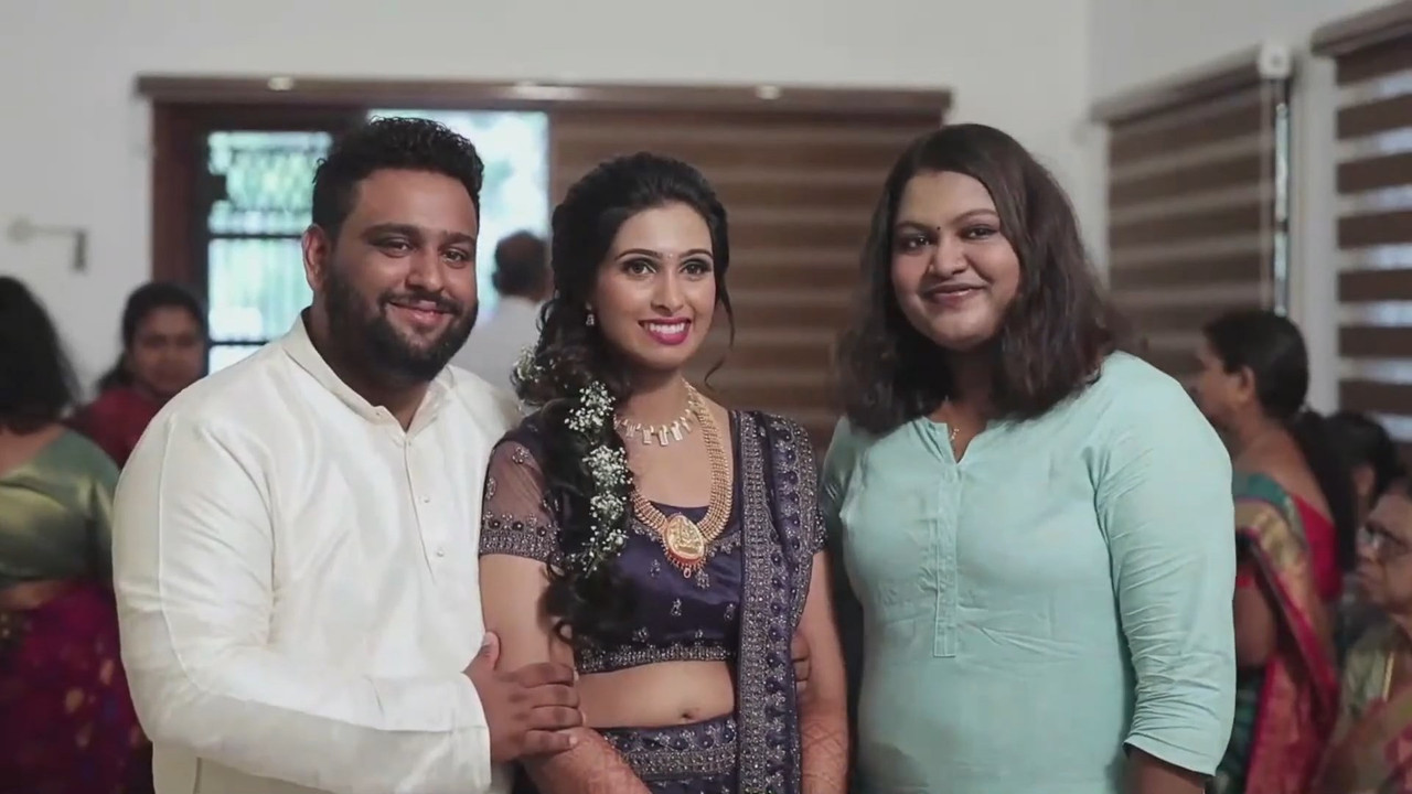 Malayali bride sexy navel in blue costume.mp4_snapshot_00.05.070