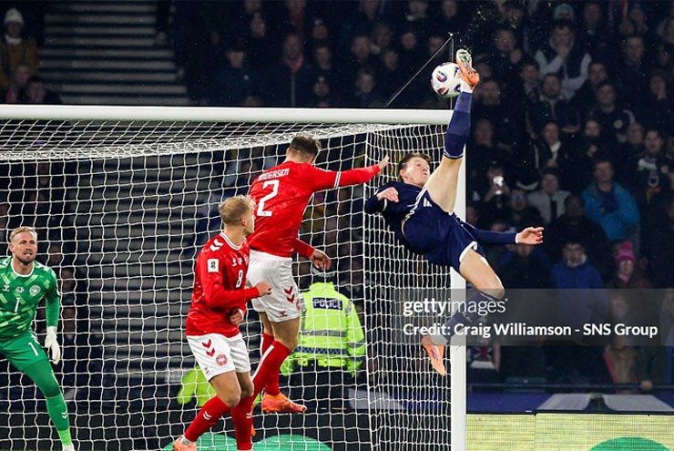 McTominay lập siêu phẩm “xe đạp chổng ngược” đẹp tựa Ronaldo, ứng viên giải Puskas