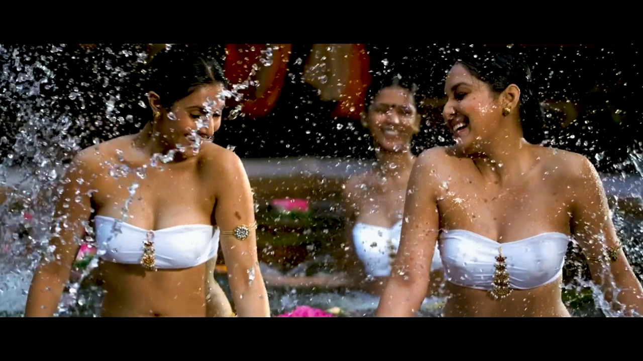 Ponnar Shankar 2011 Hot Song 4k.mp4_snapshot_00.56_[2020.12.12_00.08.34]