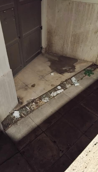 ΒΡΩΜΙΑ ΚΑΙ ...ΔΥΣΩΔΙΑ ΕΞΩ ΑΠΟ ΤΟ ΟΜΗΡΕΙΟ!
