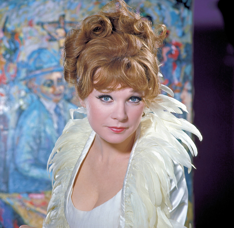 Shirley_MacLaine_c82