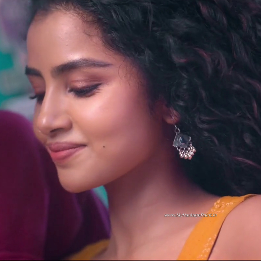 mobile-wallpaper-of-anupama-parameswaran-in-tillu-square-2024