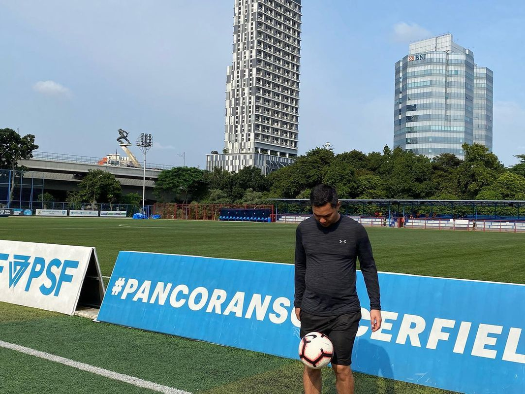 Sirajuddin Mahmud sedang olahraga sepak bola