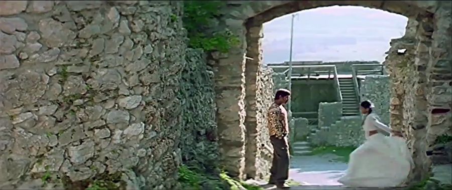Majaa 2005 WebRip [Tamil] 480p, 720p Screenshot