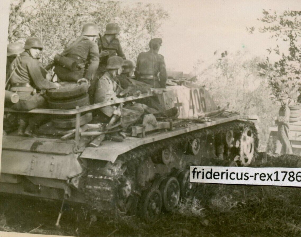 Foto WH Sturmgeschütz StuG Abt. an der Front Kennung Nr. 406 Besatzung2