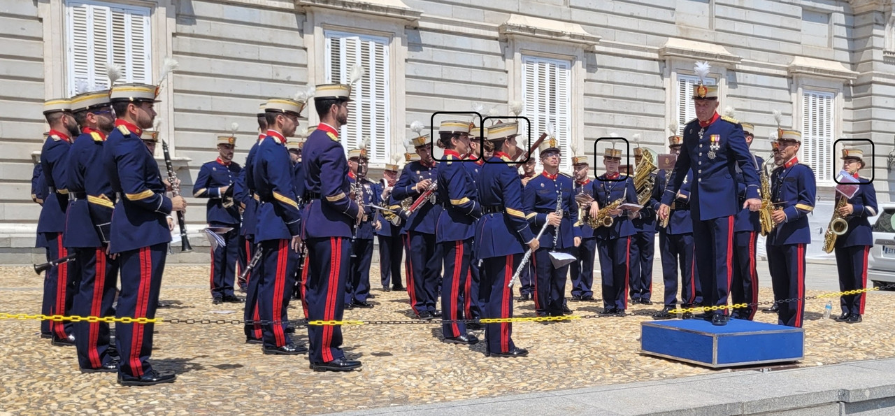 Unidad de Música Guardia Real 2 mujeres