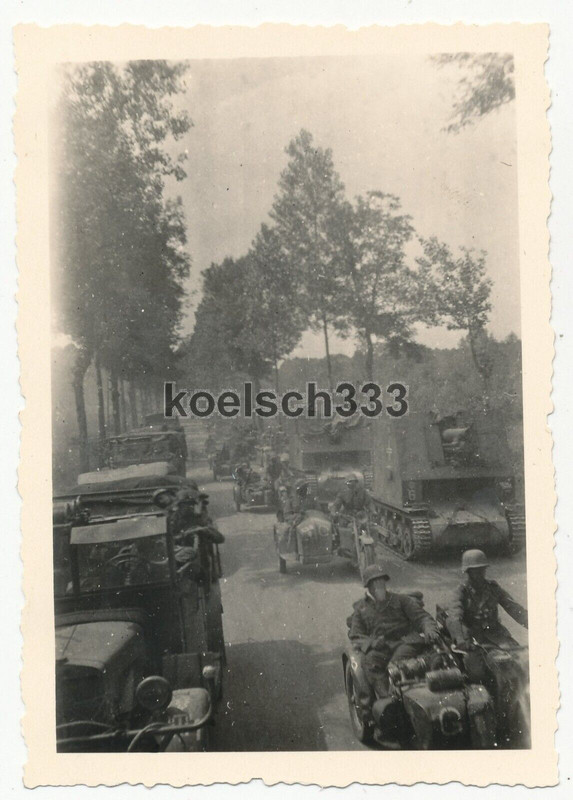 Foto Sturmpanzer Bison LKW und Kradschützen in Arc Frankreich Westfront 1940