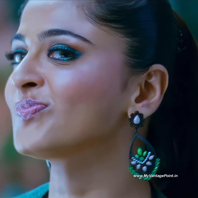 14-Anushka-Shetty-Hot-in-Singam-2-in-Kannukkulle-Song
