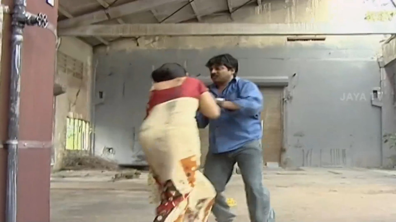 Ranjitha sexy wide navel slips in saree.mp4_snapshot_00.11.090