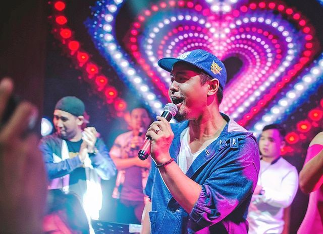 Bams merupakan penyanyi Indonesia-Canada yang pernah tergabung dalam grup band Samsons.