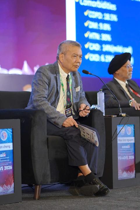 PGS.TS.BS Nguyễn Hữu Ước và các chuyên gia VNVDA chủ tọa, báo cáo khoa học tại ASVS 2026