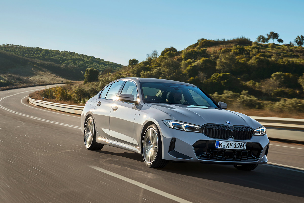 P90462486_highRes_the-new-bmw-3-series